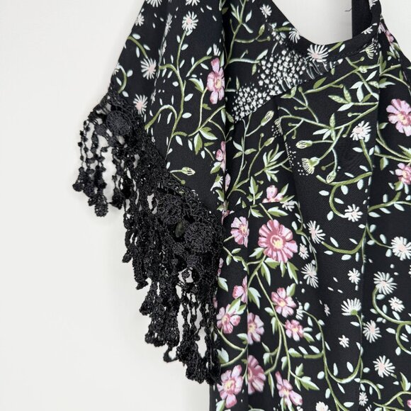 Charlotte Russe Cold Shoulder V Neck Shift Dress - Picture 3 of 6